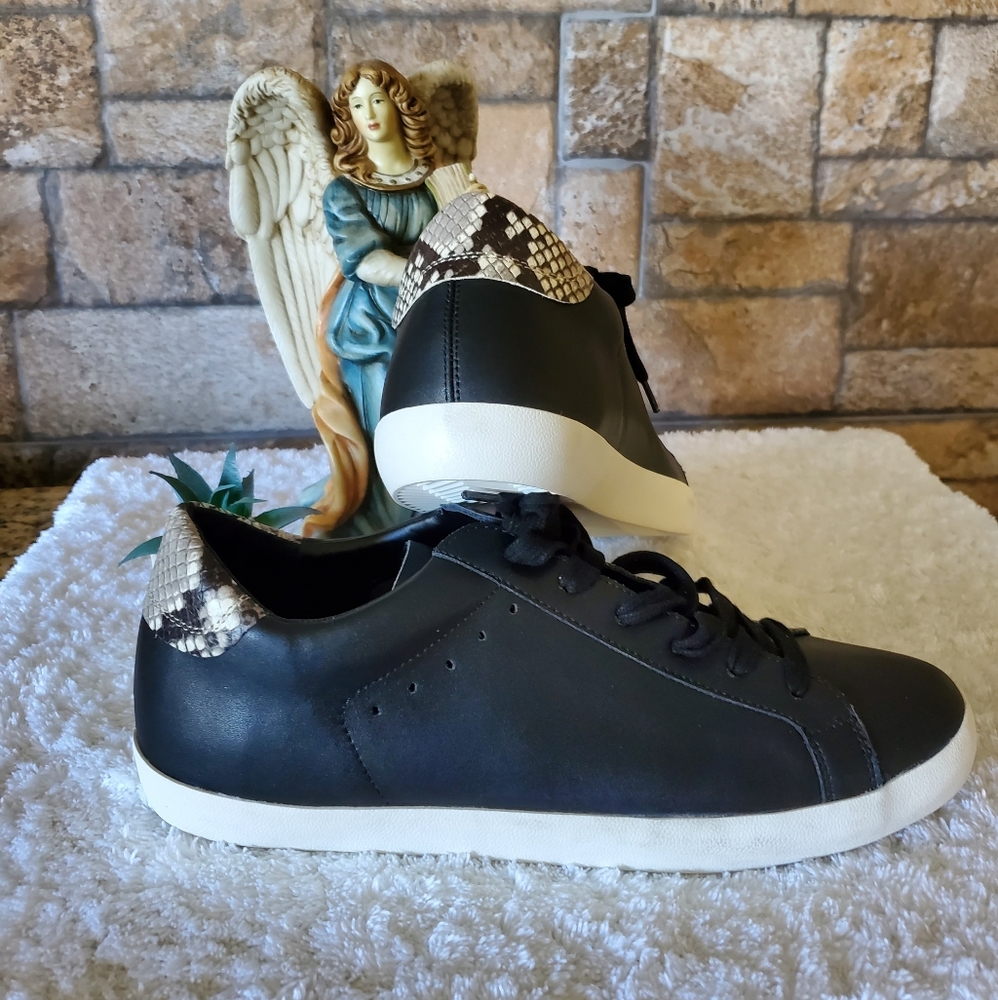 Banana Republic  Sneakers